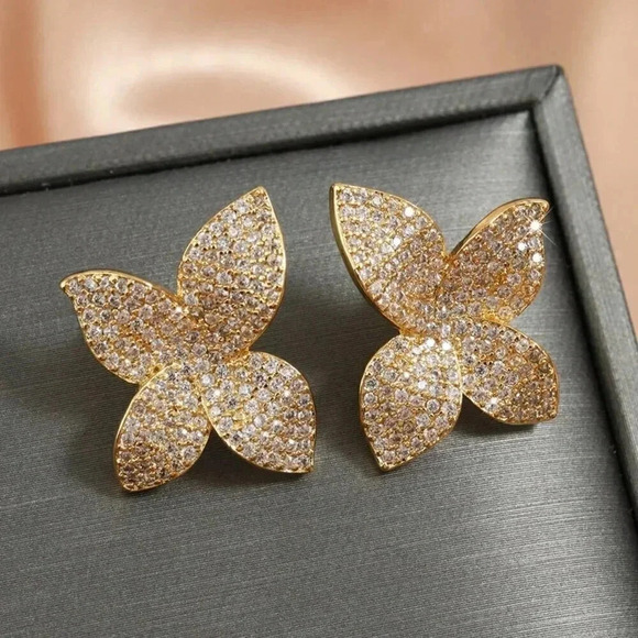 Women's Diamond detailed Butterfly-Shaped Stud Earrings - Picture 6 of 14